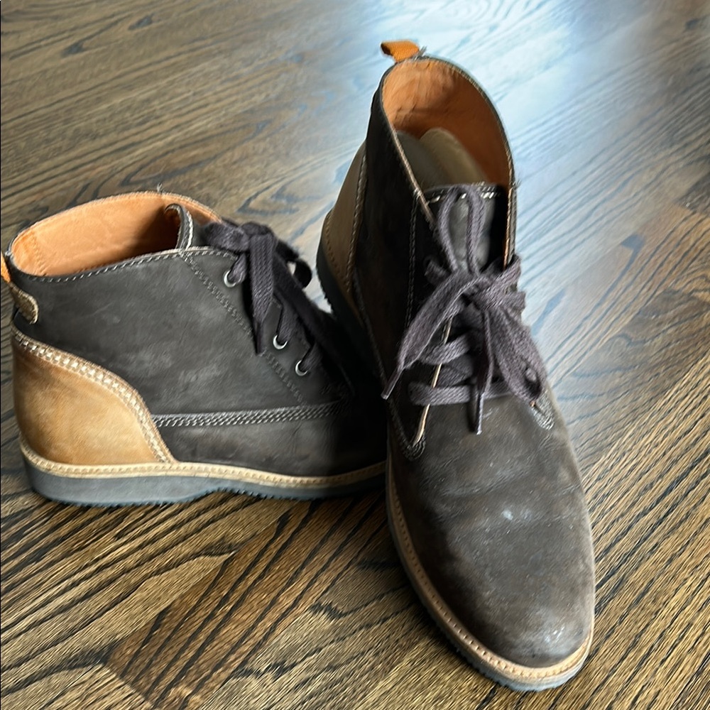 Men’s Tommy Bahama Edisto brown suede and leather boots . Size 9.